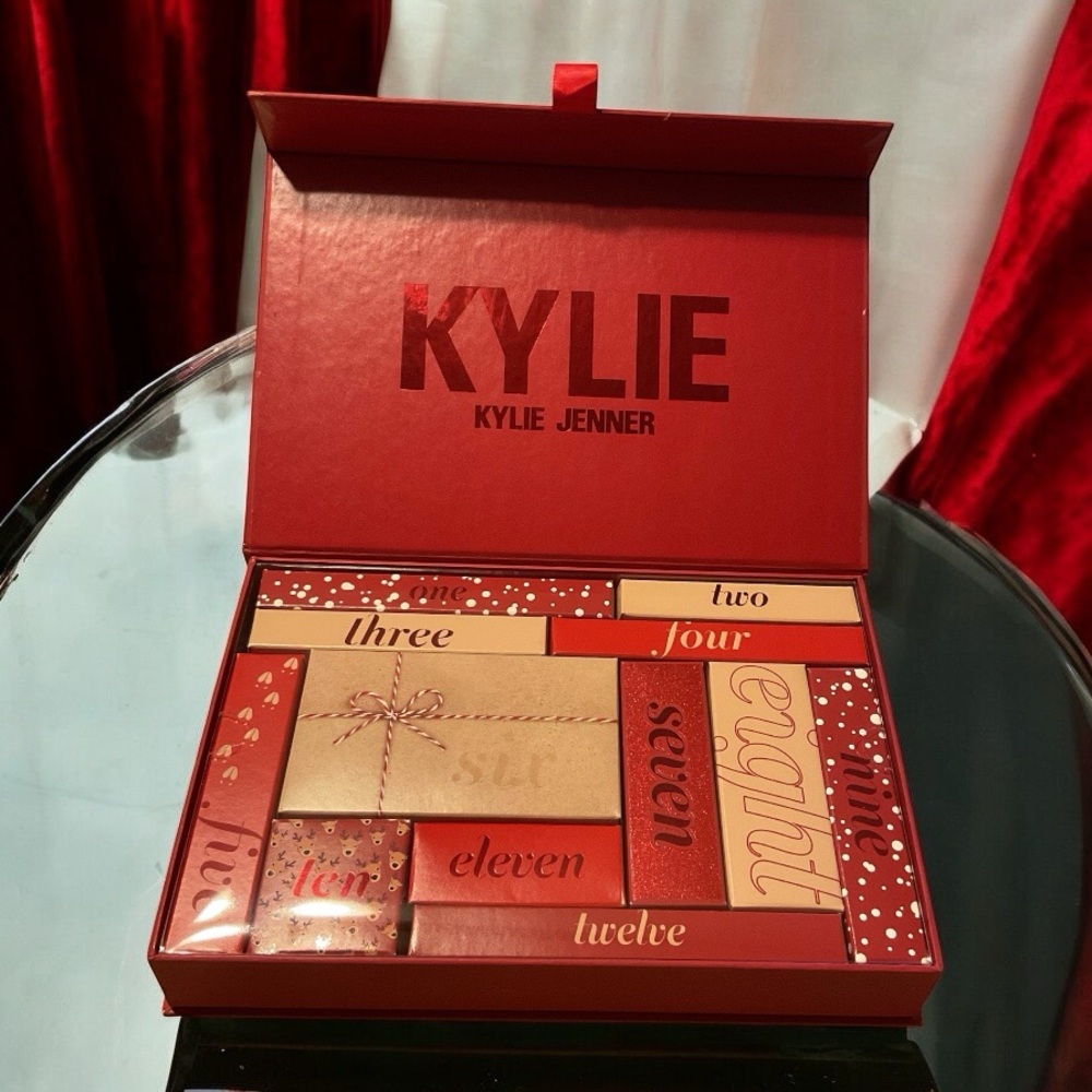 Kylie Cosmetics Holiday Collection 12 Days of Kylie Advent Calendar 12-Pc Set